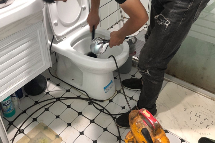 铺前镇马桶堵塞自己疏通还是找师傅？专业上门服务让你省时更省心